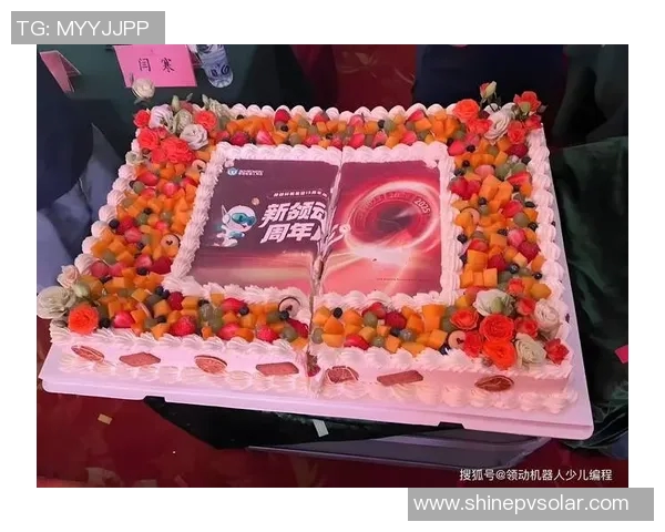 姚明庆生举起巨型蛋糕展现温馨时刻引发网友热议